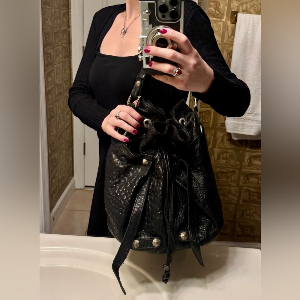 Tylie Malibu black pebbled leather shoulder hobo bag - Picture 5 of 16